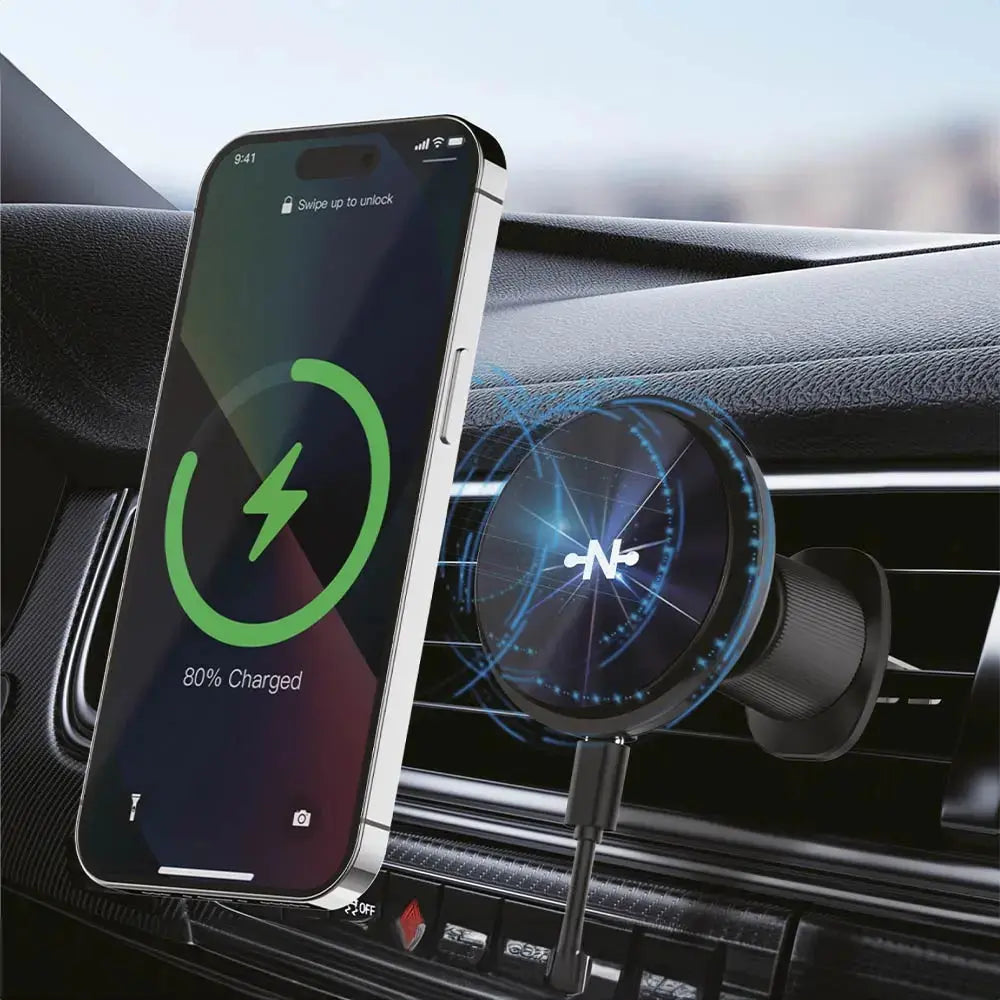 Supporto magnetico per auto con ricarica wireless 15W: smartphone orientato su cruscotto, carica in corso 80% mostrato.