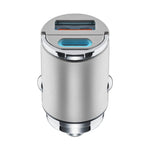 Caricabatterie da auto mini 2 porte, 30W: adattatore USB-C e USB-A in corpo cilindrico in metallo cromato.